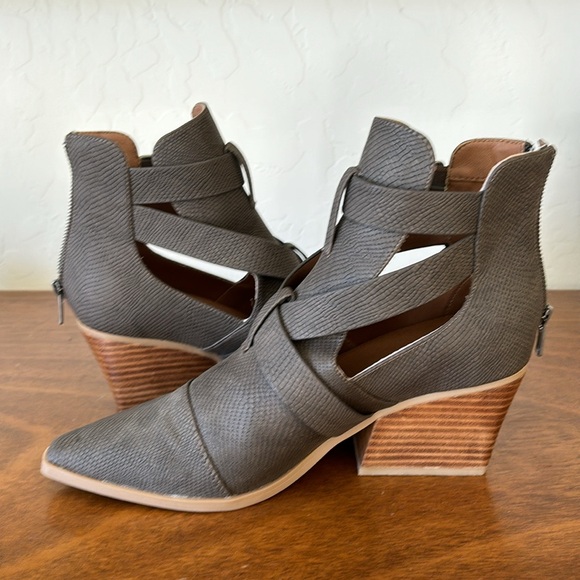 Grey strappy booties - Picture 5 of 8